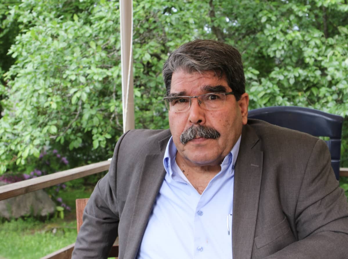 Salih Muhammad suomalaisessa puutarhassa.