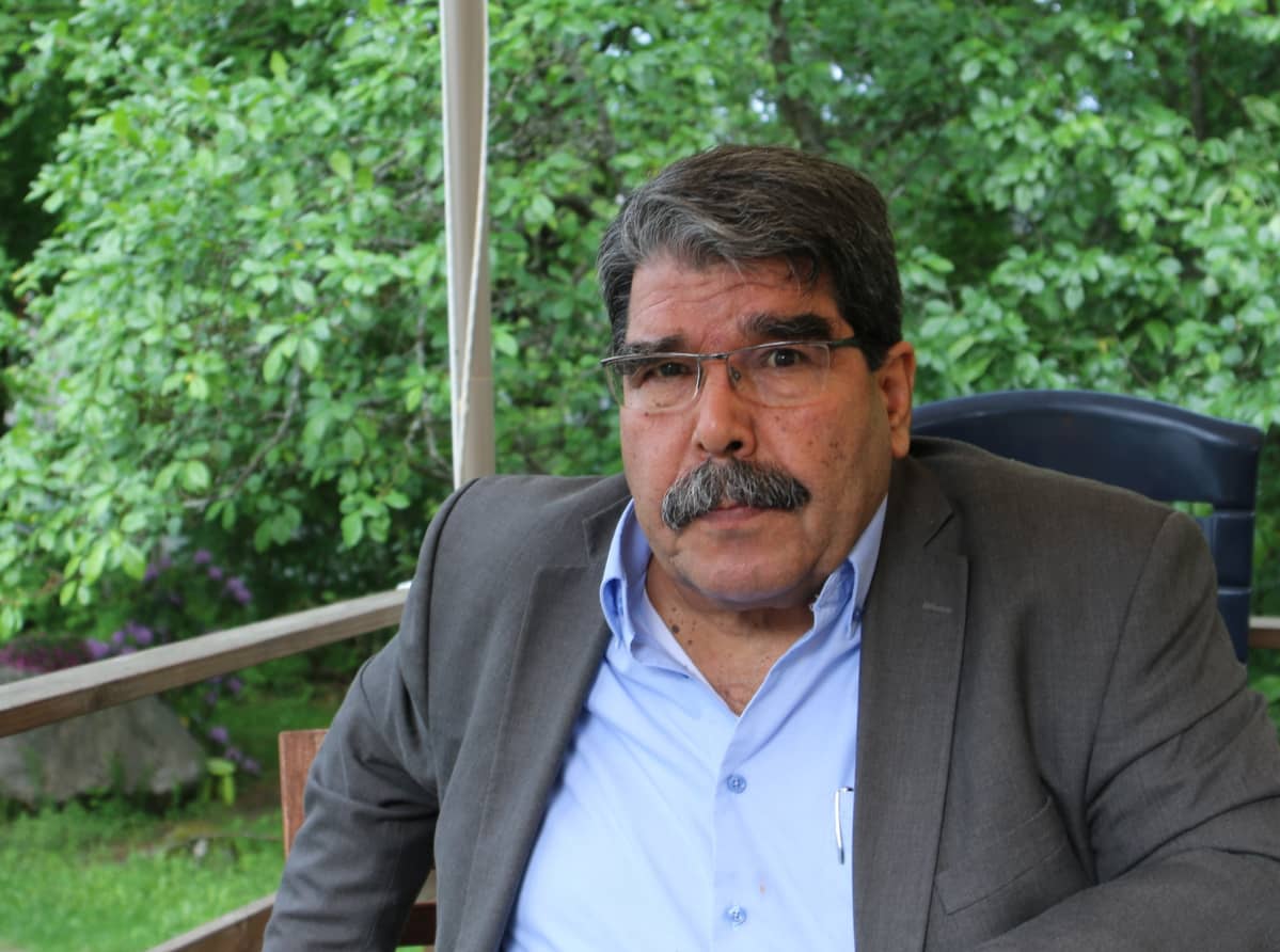Salih Muhammad suomalaisessa puutarhassa.