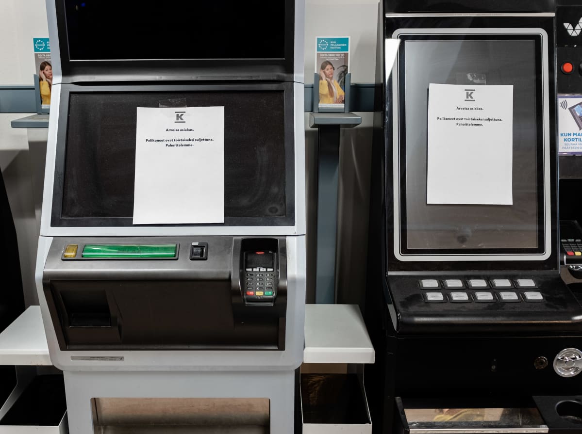 Suljetut peliautomaatit Helsingin Käpylässä 13.4.2020.