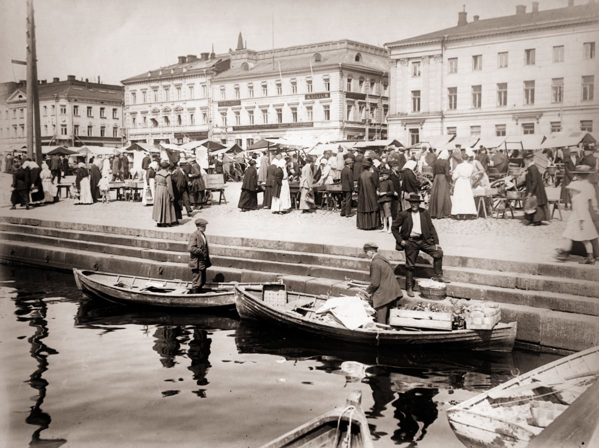 Kauppatori vuonna 1919.