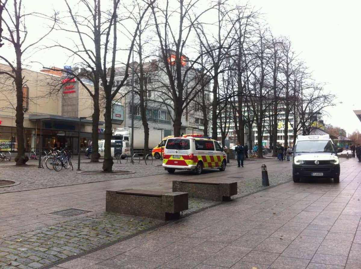 Poliisioperaatio Vaasan keskustassa.
