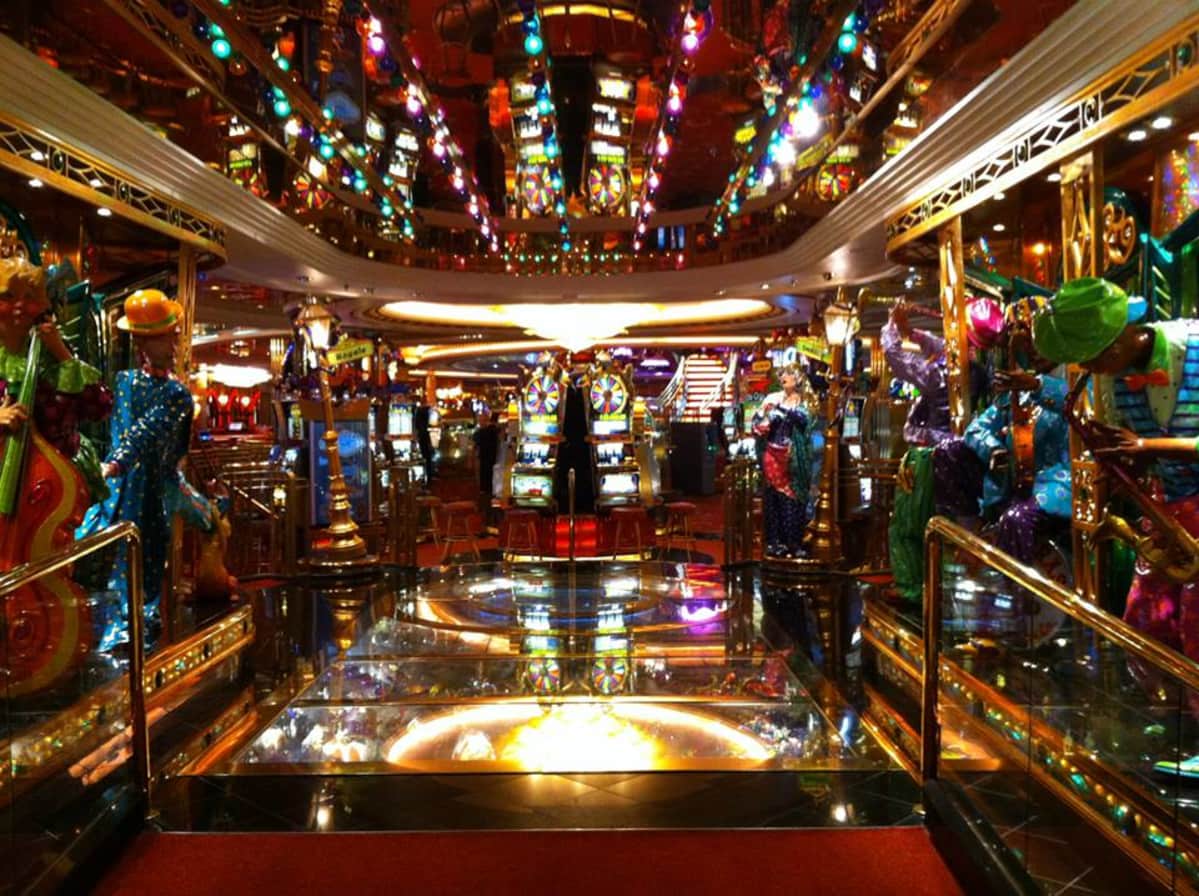 Navigator of the Seas -aluksen casino vuodelta 2013.