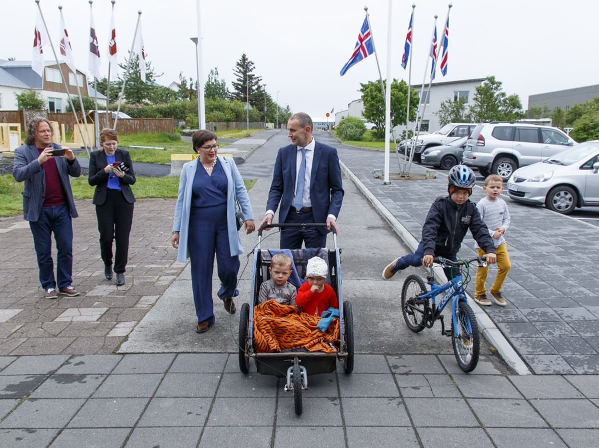 Islannin lainsäädäntö päästää myös presidentti Gudni Johannessonin jälkikasvun aikanaan varsin ikääntyneenä eläkkeelle