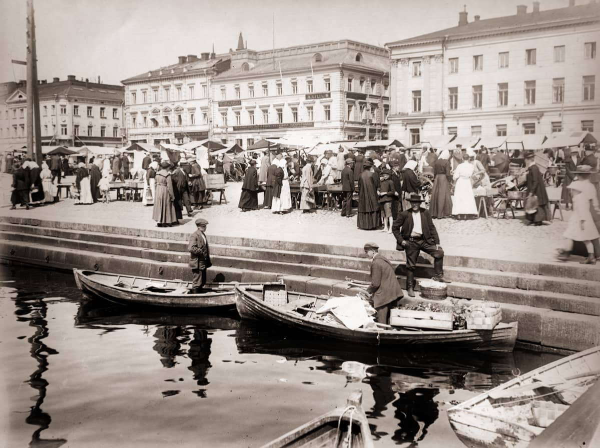 Kauppatori vuonna 1919.