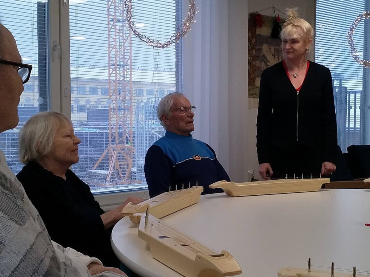 Ikäihmisiä