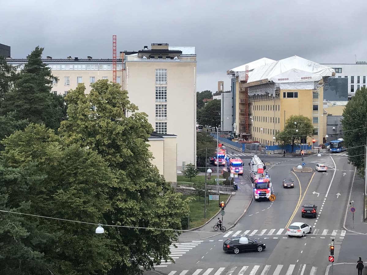 Paloautoja Naistenklinikalla.