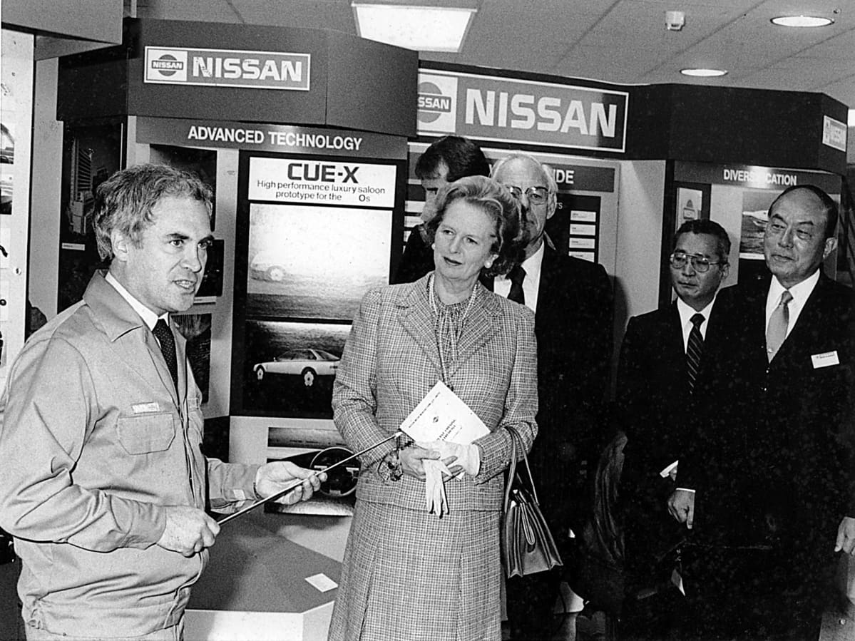 Margaret Thatcher avasi Nissan-autotehtaan Sunderlandissa.