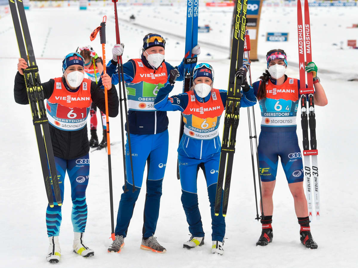Tätä näkyä harva osasi odottaa. Suomen viestinaiset Jasmi Joensuu, Johanna Matintalo, Riitta-Liisa Roponen ja Krista Pärmäkoski juhlivat torstaina Oberstdorfissa MM-pronssia.