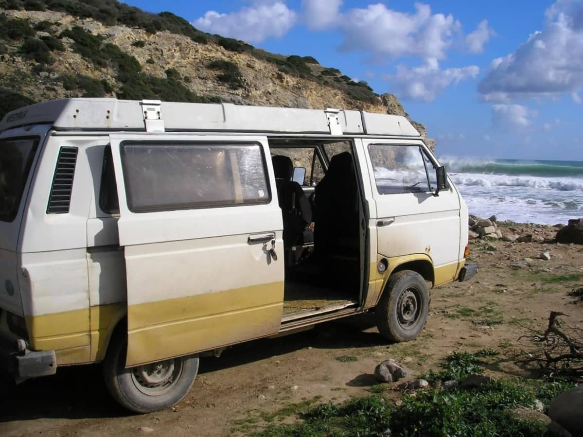 Volkswagen T3 Westfalia asuntoauto, jossa Madeleine McCannin katoamisesta epäilty mies asui Praia de Luzin alueella 2007.