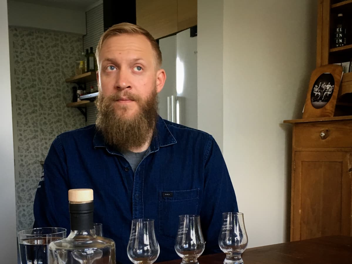 Kyrö Distillery Companyn brändivastaava Mikko Koskinen.