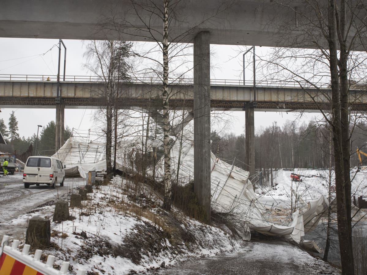 Saimaan kanavan siltatyömaan tuhoja.