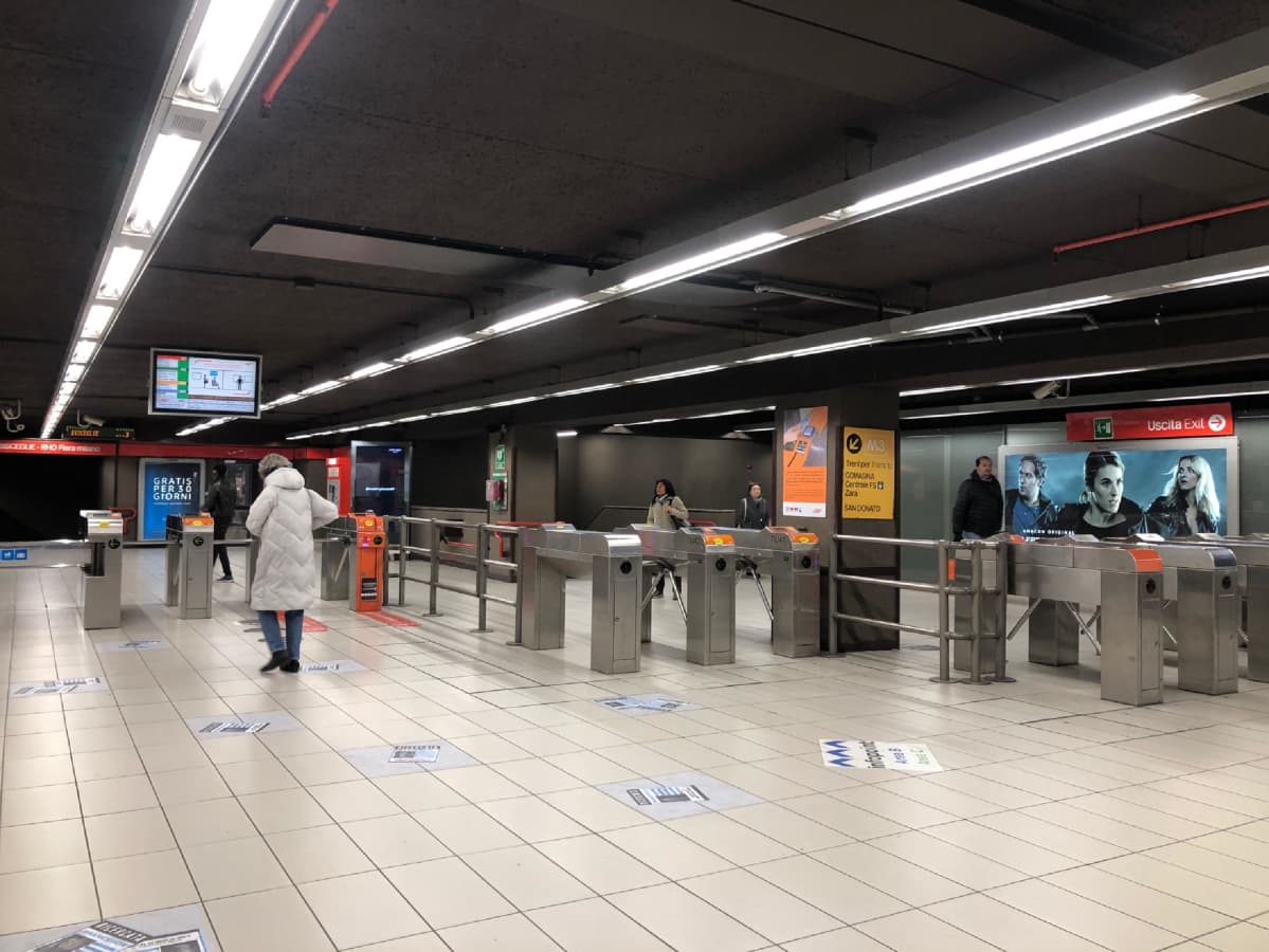 Bisceglien metroasemalla Milanossa oli maanantaina vain hyvin vähän matkustajia.