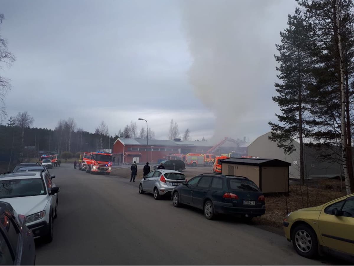 Tulipalo teollisuushallissa Pirkkalassa.