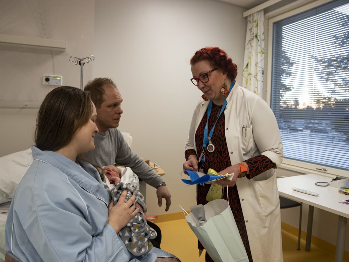 Ensimmäinen vauva syntynyt Kainuun uudessa keskussairaalassa.