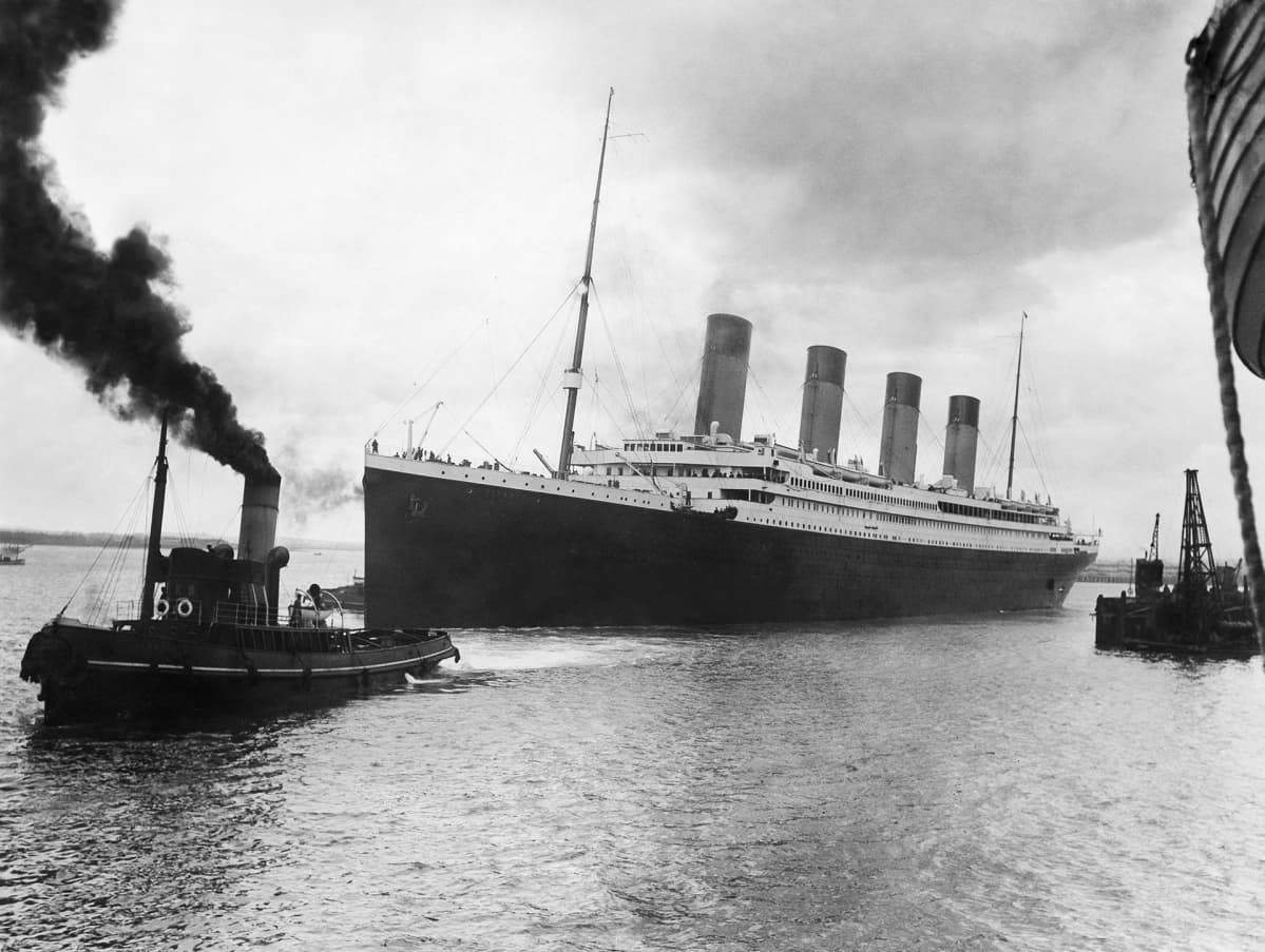 Titanic lähdössä Southamptonista 10. huhtikuuta 1912.