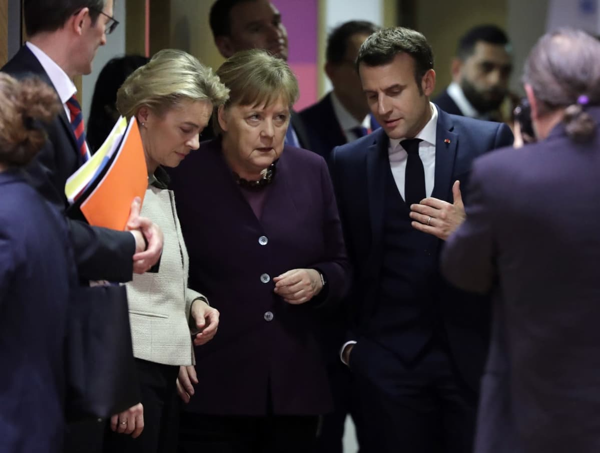 Von der Leyen, Merkel ja Macron