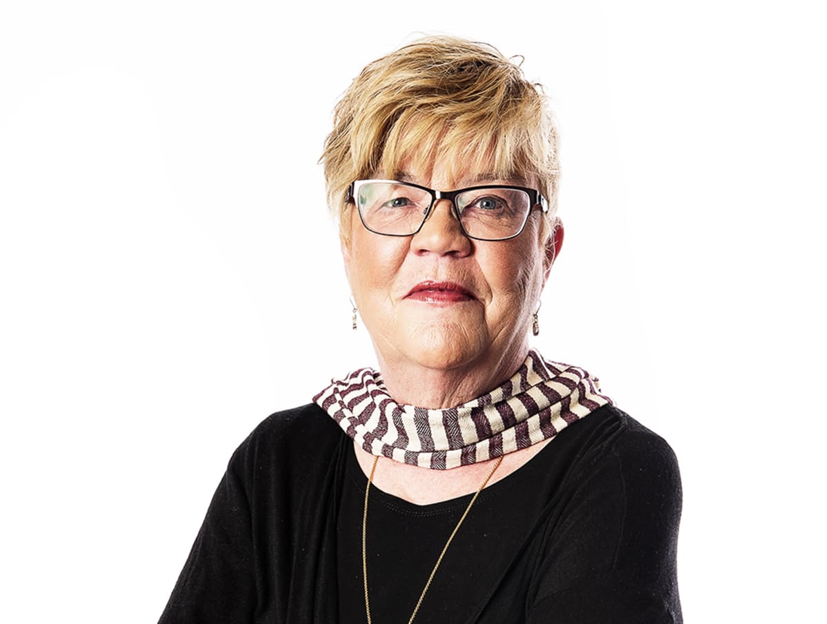 Politiikan toimittaja Lena Mellin