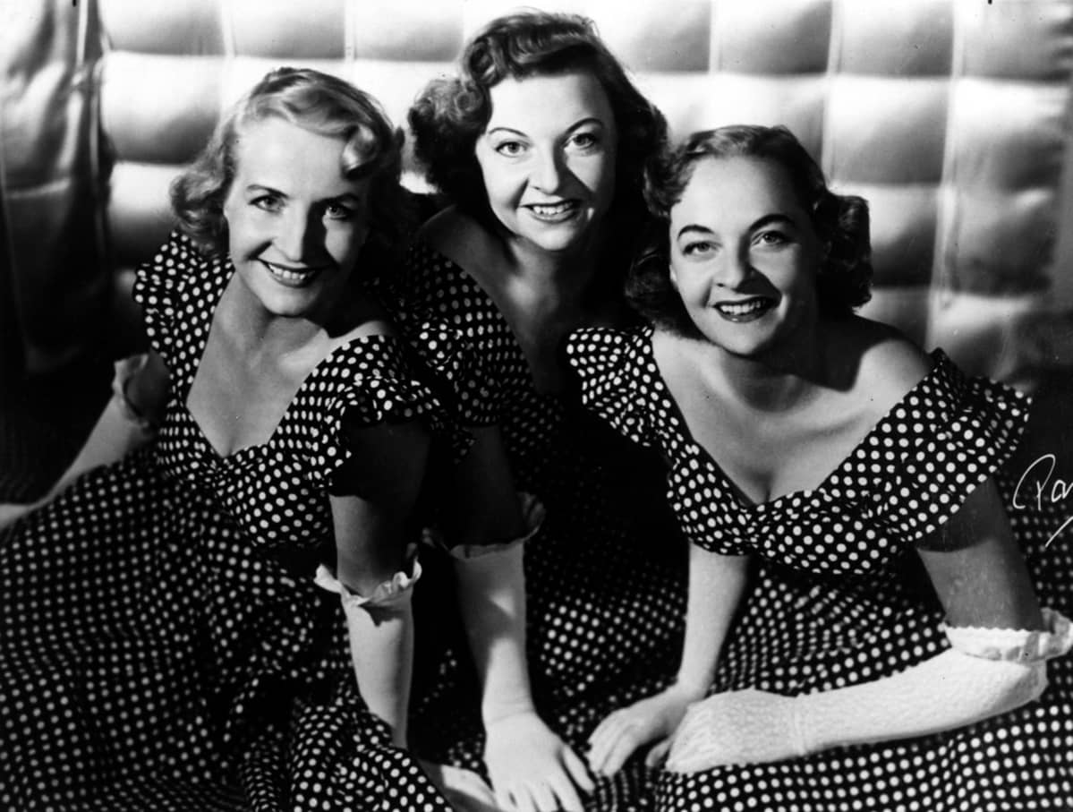 Lauluyhtye Harmony Sisters. Vera Ehnroth, Maire Ojonen ja Raija Avellan.