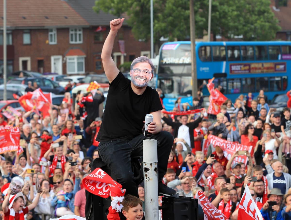 Fani Klopp-naamari päässä Liverpoolin paraatissa 2019, UCL-voitto