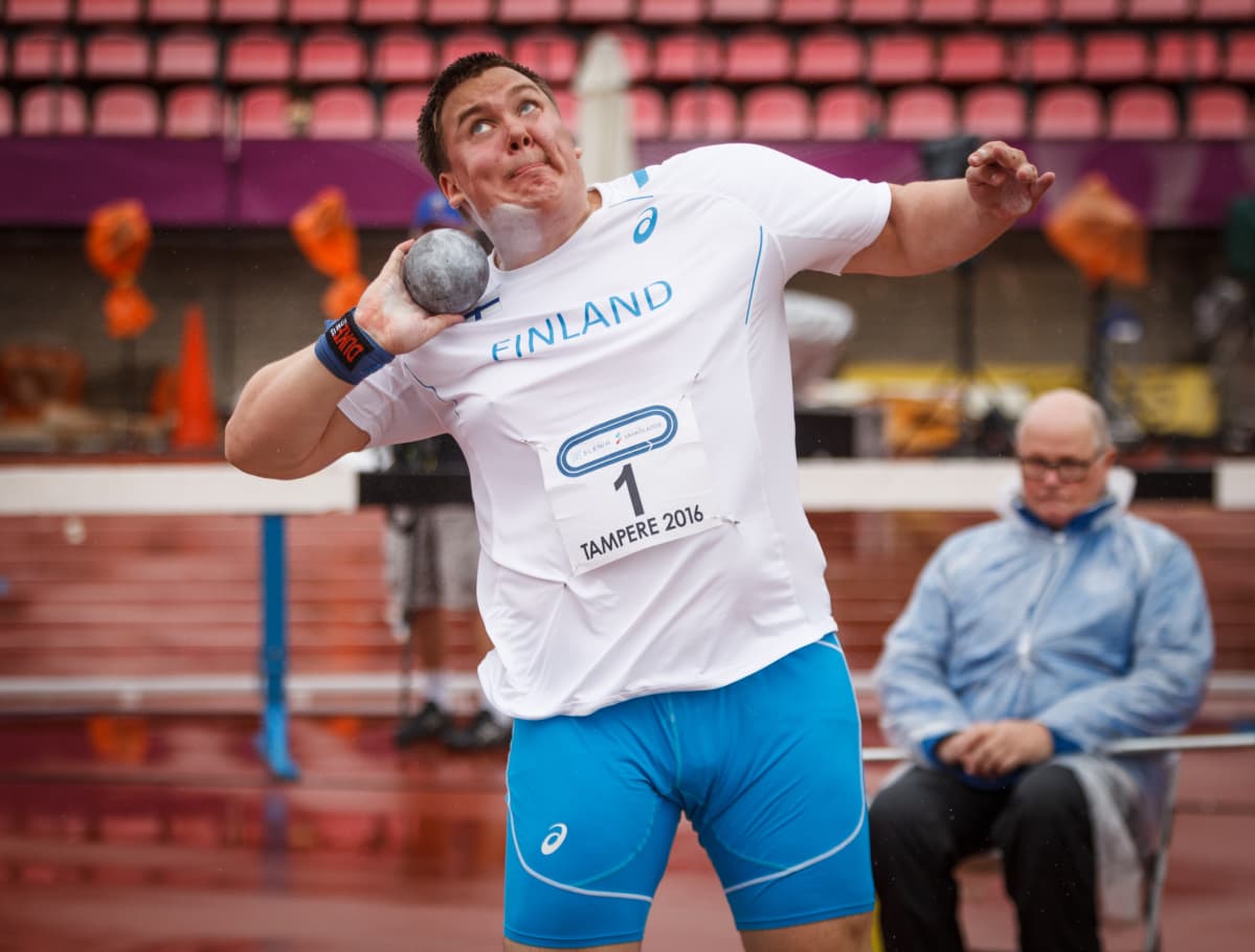 Eero Ahola.