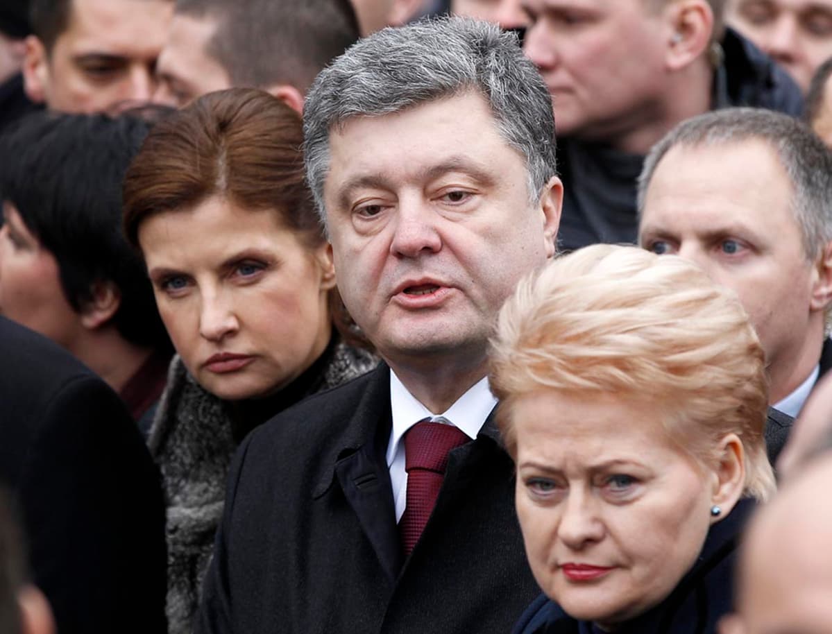 Grybauskaite Ukrainan kollegansa Petro Poroshenkon kanssa Kiovassa helmikuussa 2015.