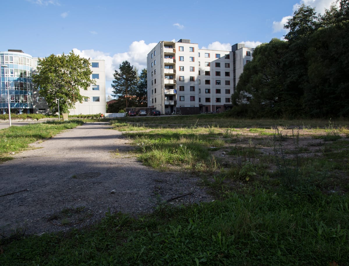 Joukkotappelu puhkesi turvapaikanhakijoiden asuinpaikan edustalla.