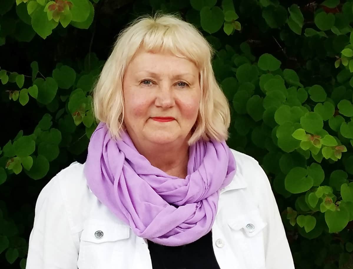 Pariterapeutti Pirjo Kiiskilän mukaan terapia nopeuttaa yhteyden uudelleen luomista parisuhteessa.