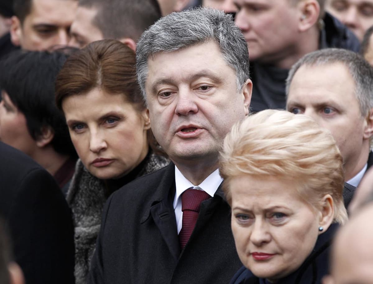 Grybauskaite Ukrainan kollegansa Petro Poroshenkon kanssa Kiovassa helmikuussa 2015.