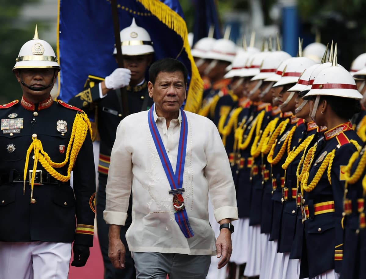 Presidentti Rodrigo Duterte vastaanotti kunniakomppanian Quezon Cityn kaupungissa kesäkuun lopulla.