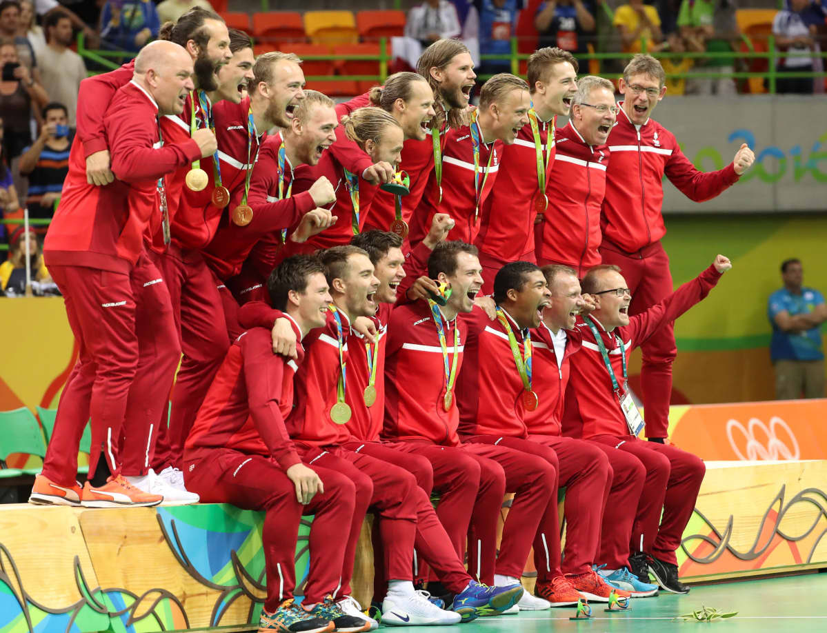 Tanskan miehet juhlivat Riossa käsipallon olympiakultaa.