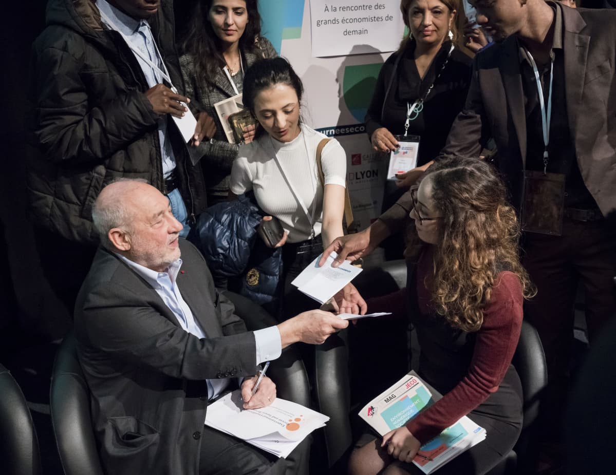 Ekonomisti Joseph Stiglitz esiintymässä Lyonissa Ranskassa 6.11.2019