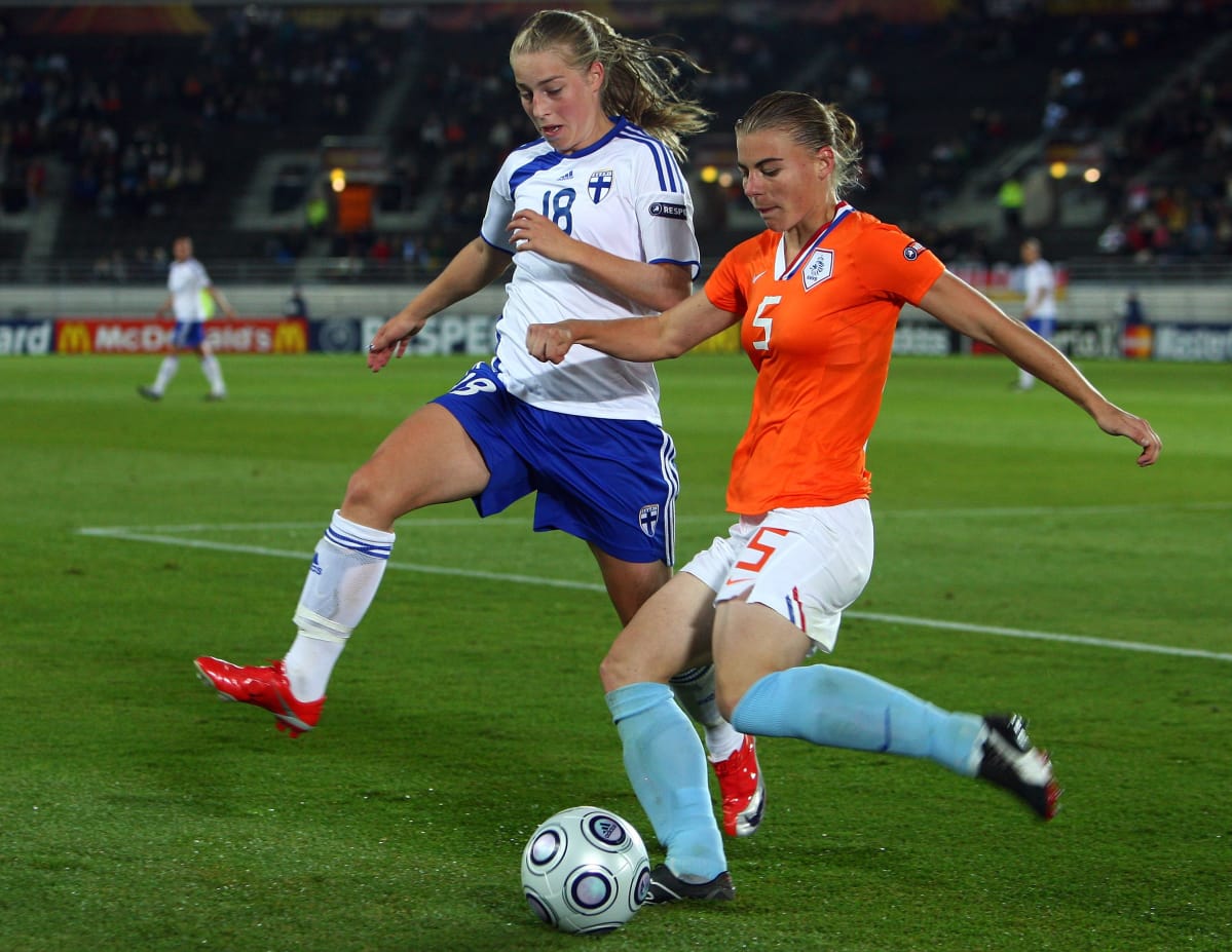 Linda Sällström of Finland (L) tries to tackle Petra Hogewoning of the Netherlands during the UEFA Women's Euro 2009 group A preliminary match between Netherlands and Finland at the Olympic stadium on August 26, 2009 in Helsinki, Finland.