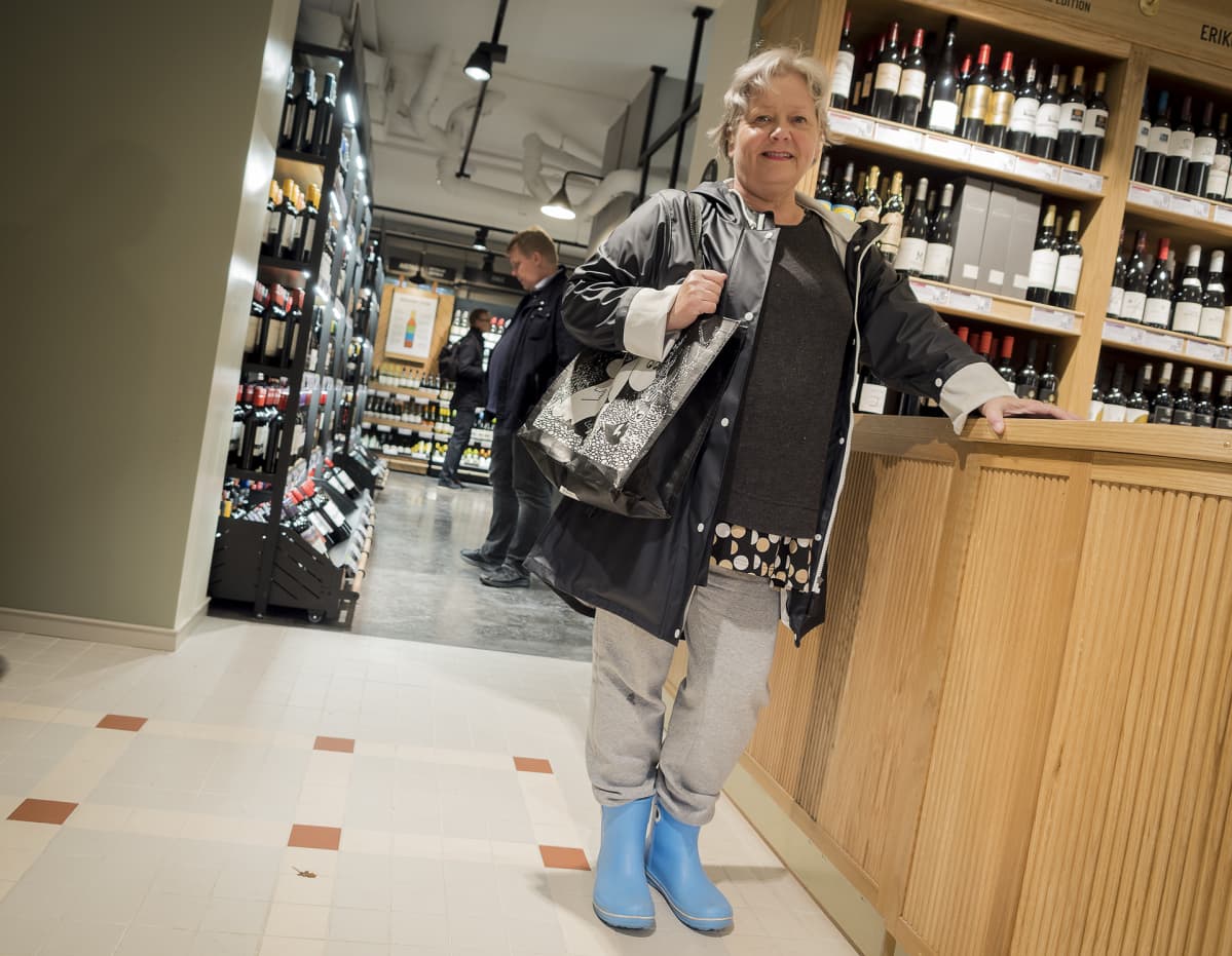 Sisänäkymä töölöntorin Alkosta