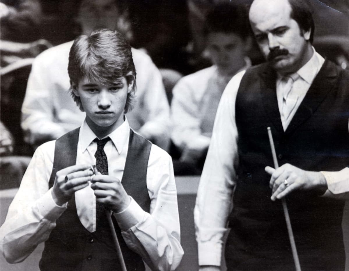 Tämä kohtaaminen muistetaan. 17-vuotias Stephen Hendry haastoi MM-debyytissään Willie Thornen vuonna 1986. Kamppailu päättyi 10–8 Thornelle, joka antoi Hendrylle aplodit kypsästä pelistä. Hendry voitti 1990-luvulla ennätykselliset seitsemän maailmanmestaruutta.