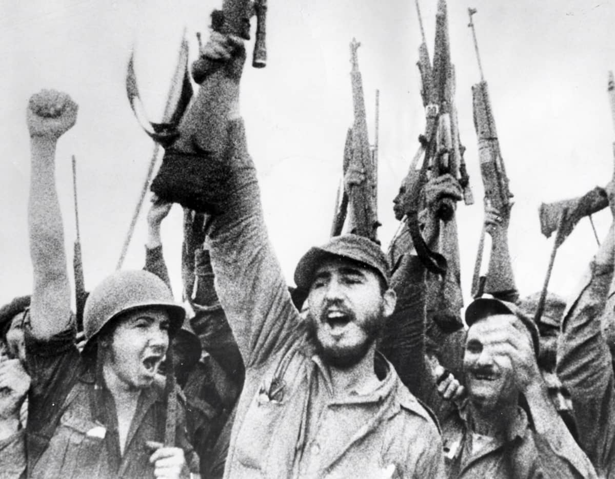 Fidel Castro juhlii Kuuban vallankumouksellisen liikkeen voittoa ja Fulgencio Batistan hallinnon kukistumista vuonna 1959