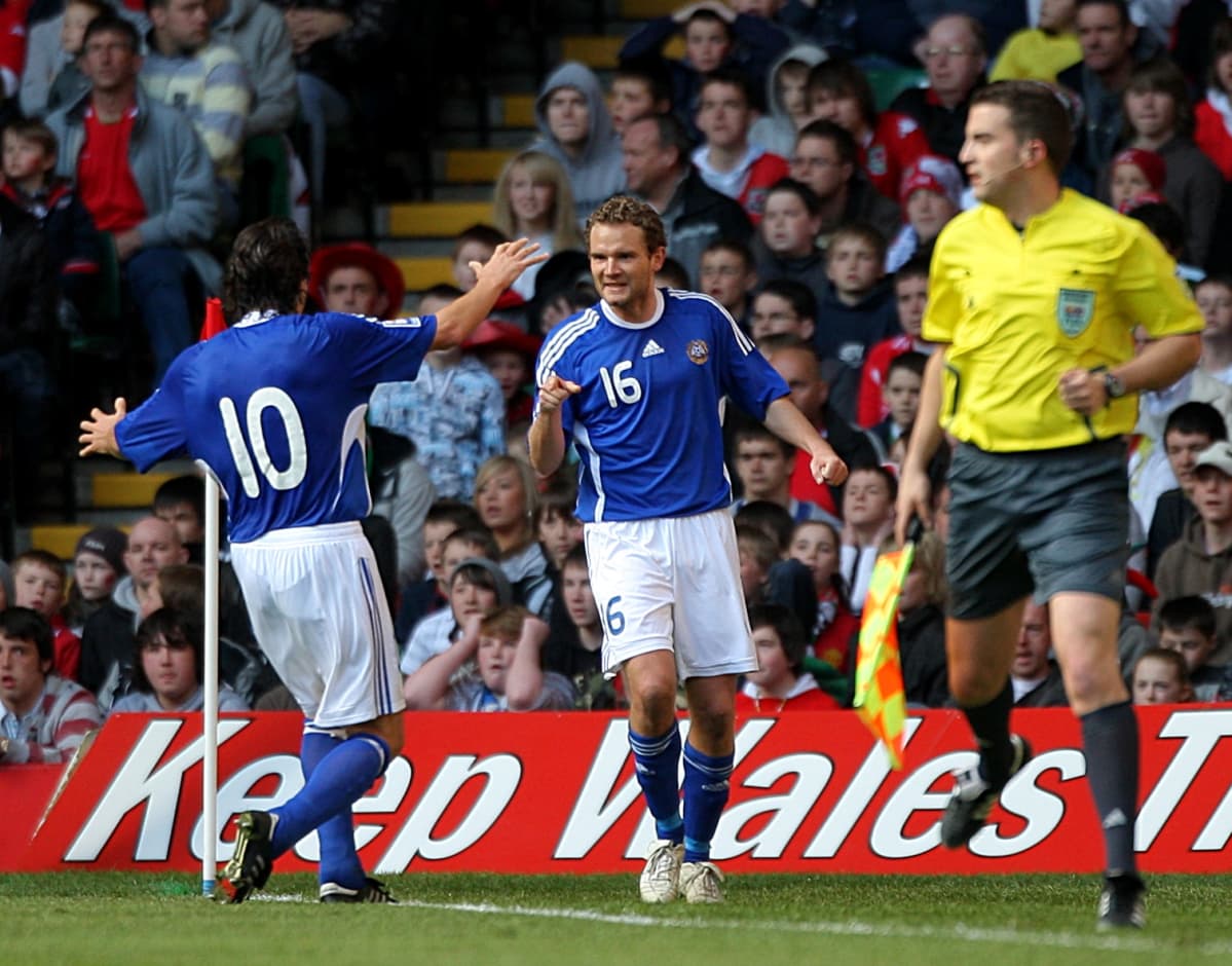 Jonatan Johansson, Huuhkajat. Maali Walesin verkkoon vuoden 2010 MM-karsinnoissa.