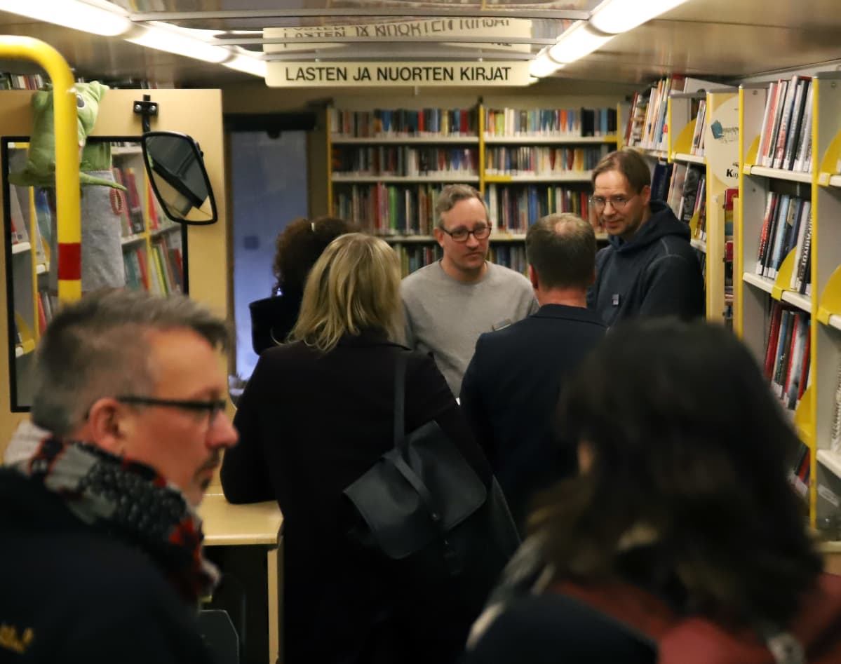 Saksalaisvieraat esittivät Jyri Wuoristolle ja Teemu Hiltuselle runsaasti kysymyksiä.