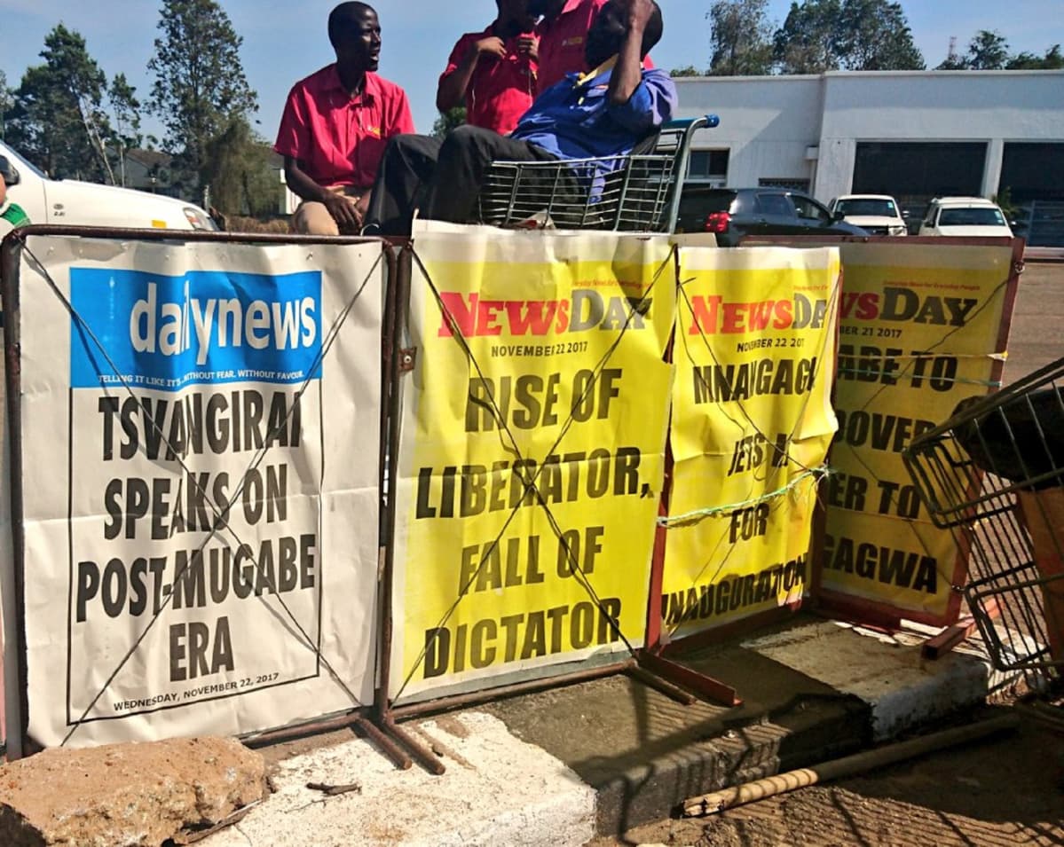 Zimbabwelaisia lööppejä.