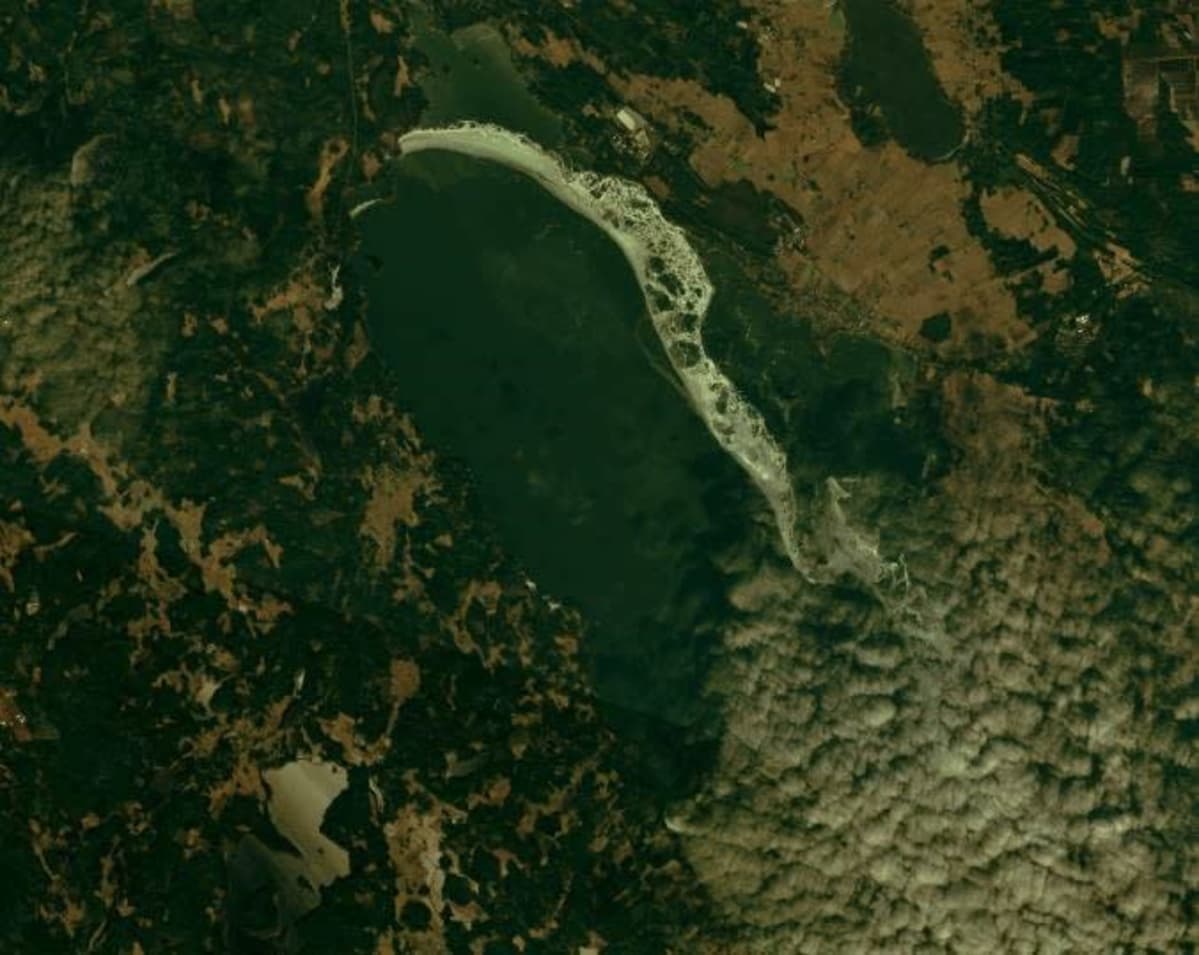 Satelliittikuva, jossa näkyy Säkylän pyhäjärvi ja siellä oleva jäävyö 14.2.2020.