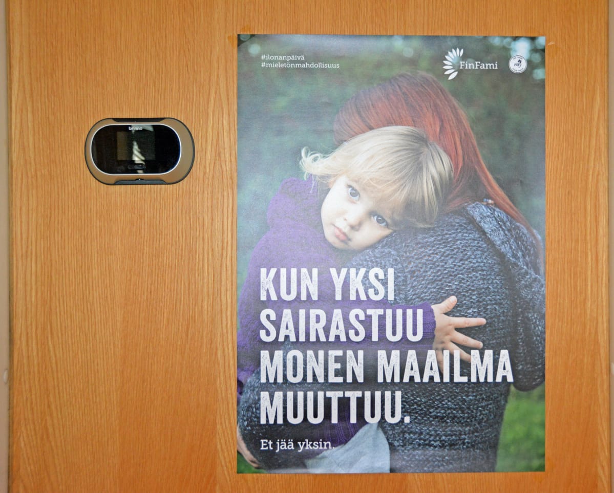 Juliste, jossa lukee Kun yksi sairastuu, monen maailma muuttuu.