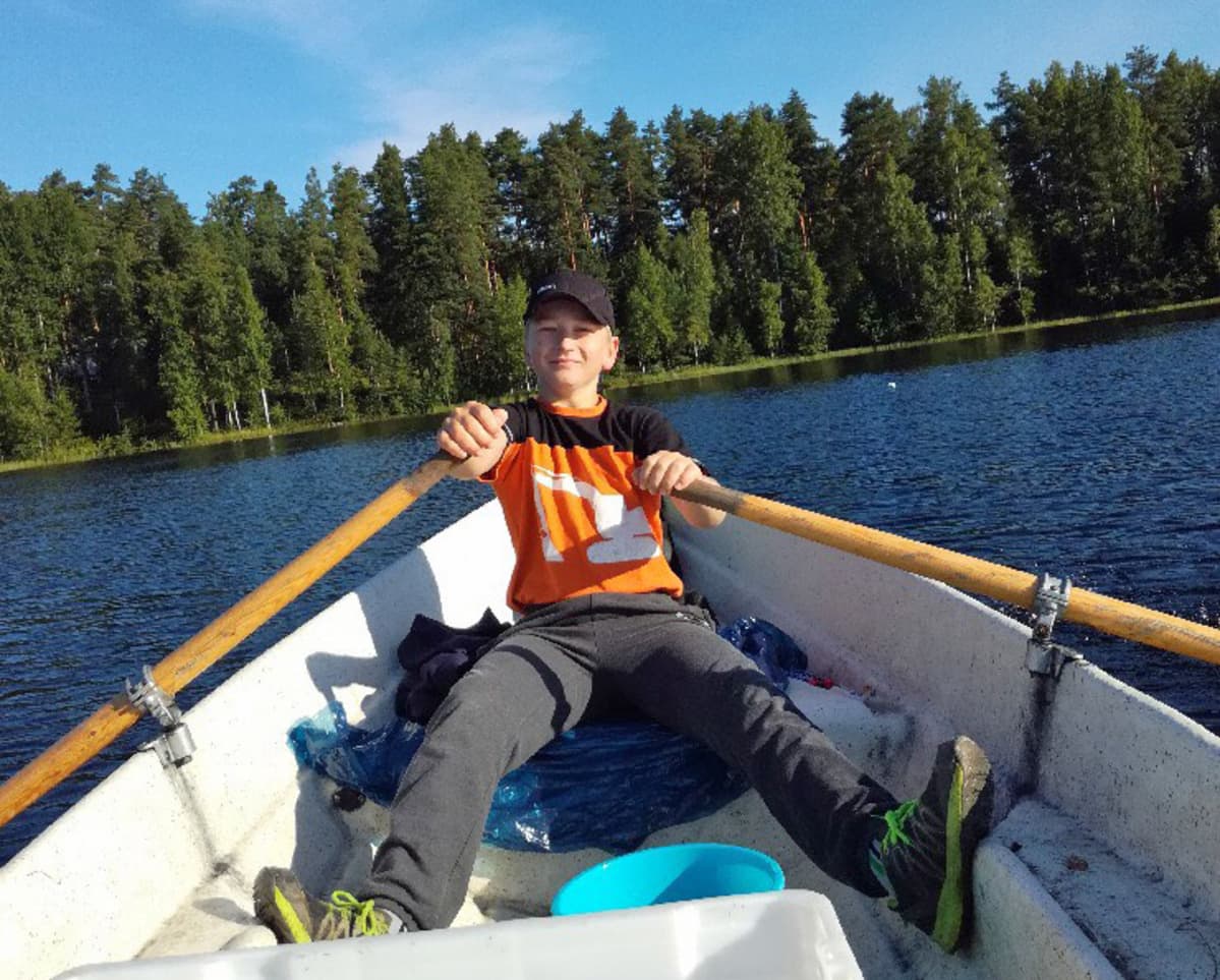Timo Purho soutaa venettä