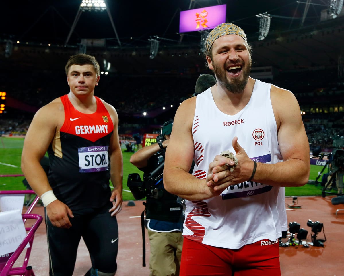 Vuoden 2012 Lontoon olympiafinaali oli pakittajien juhlaa, kun Tomasz Majewski (kesk.) ja David Storl (vas.) nappasivat kaksoisvoiton. Viisi vuotta myöhemmin Storl oli enää ainoa MM-finaaliin yltänyt työntäjä, joka vannoi klassisen työntötyylin nimeen.