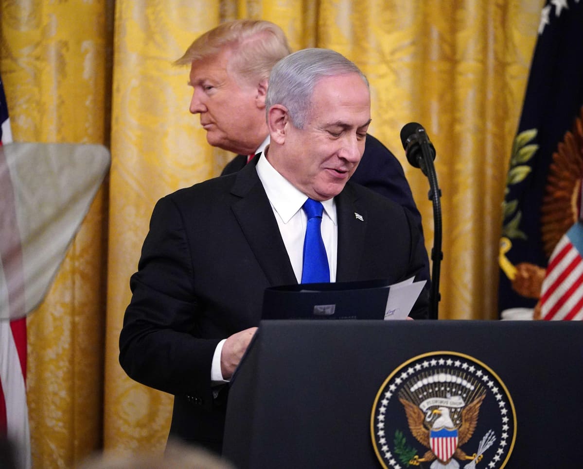 Donald Trump ja Benjamin Netanjahu Valkoisessa talossa.