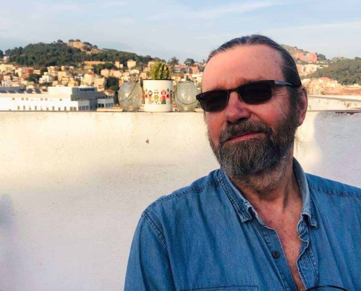 Juhani Artto on viettänyt Barcelonassa talvet muutaman vuoden ajan. Tänä vuonna koronavirus aikaisti lähtöä.