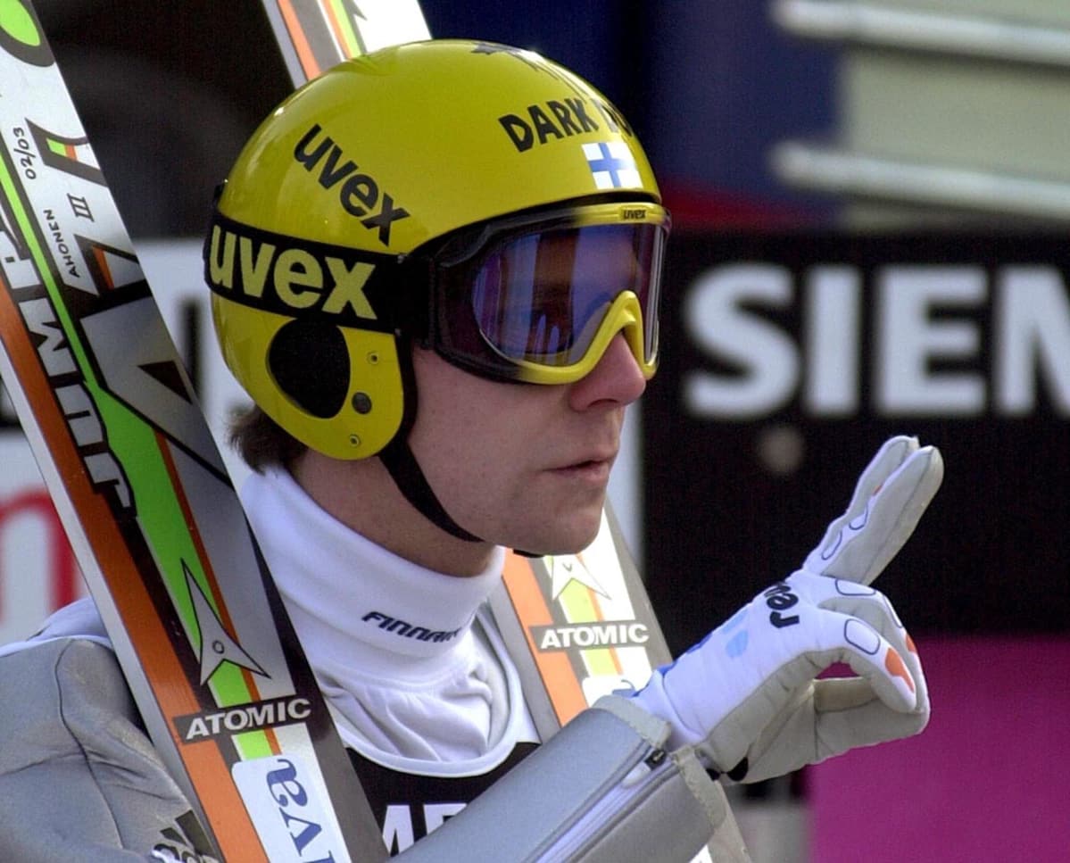Janne Ahonen voitti vuoden 2003 Keski-Euroopan mäkiviikon.