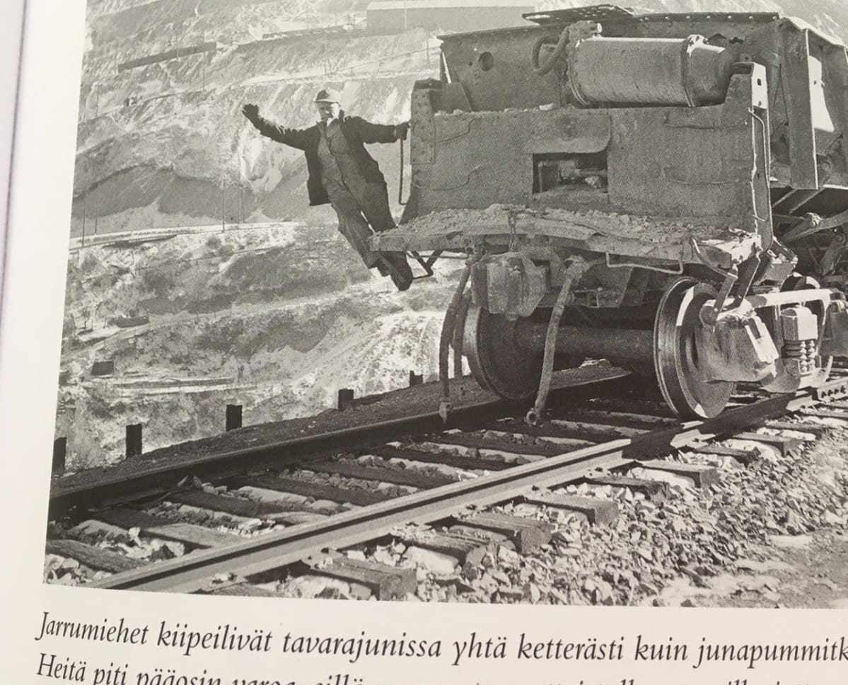 Kuvitusta toimittaja Jenni Stammeierin Suomalaiset junapummit -kirjasta (Docendo Oy, Jyväskylä. 2019)