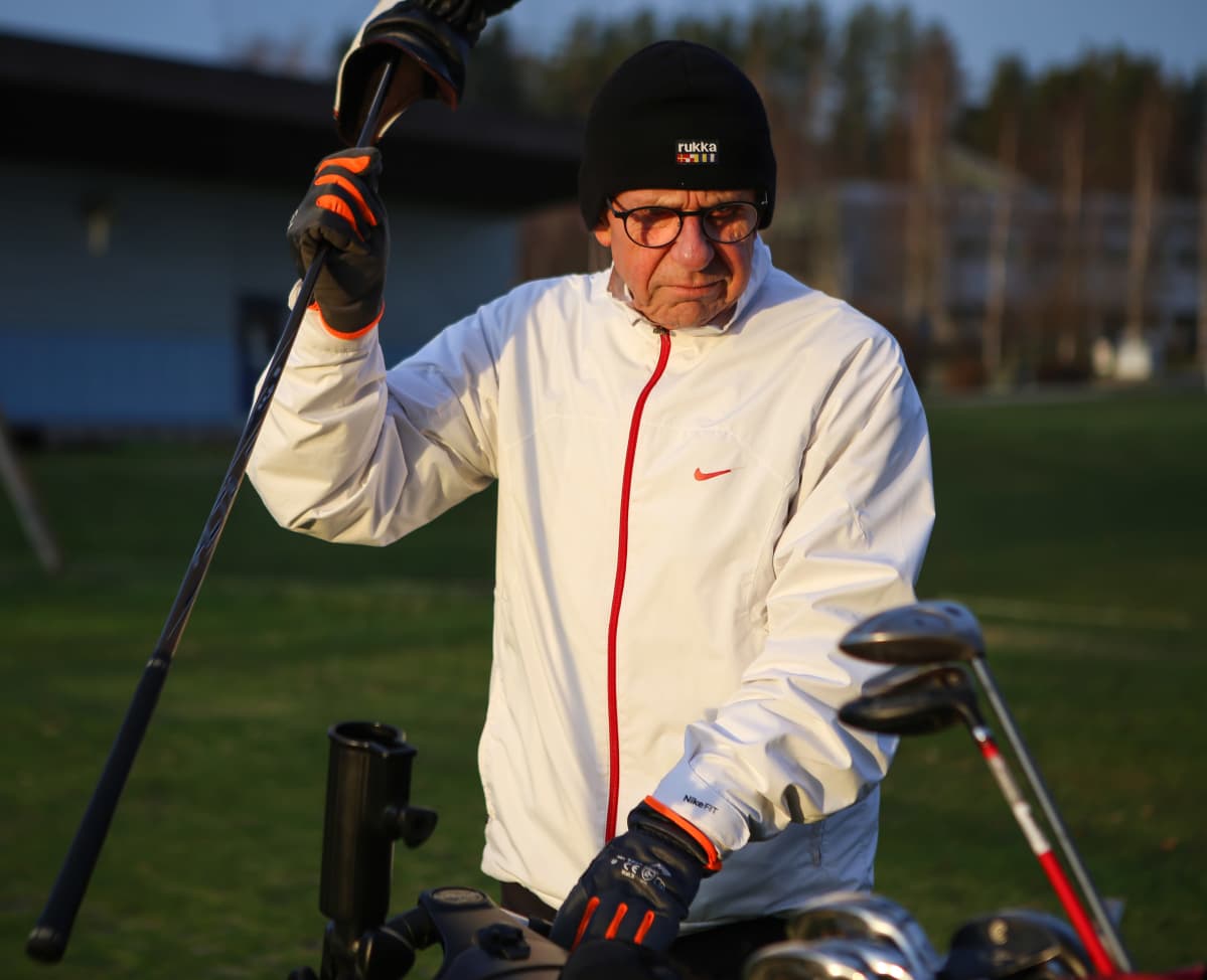 Pekka Härkki Salon golfkentällä tammikuussa 2020.