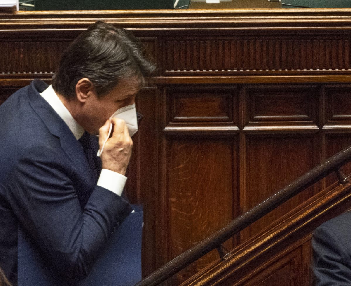 Italian pääministeri Giuseppe Conte Italian parlamentissa tiistaina.