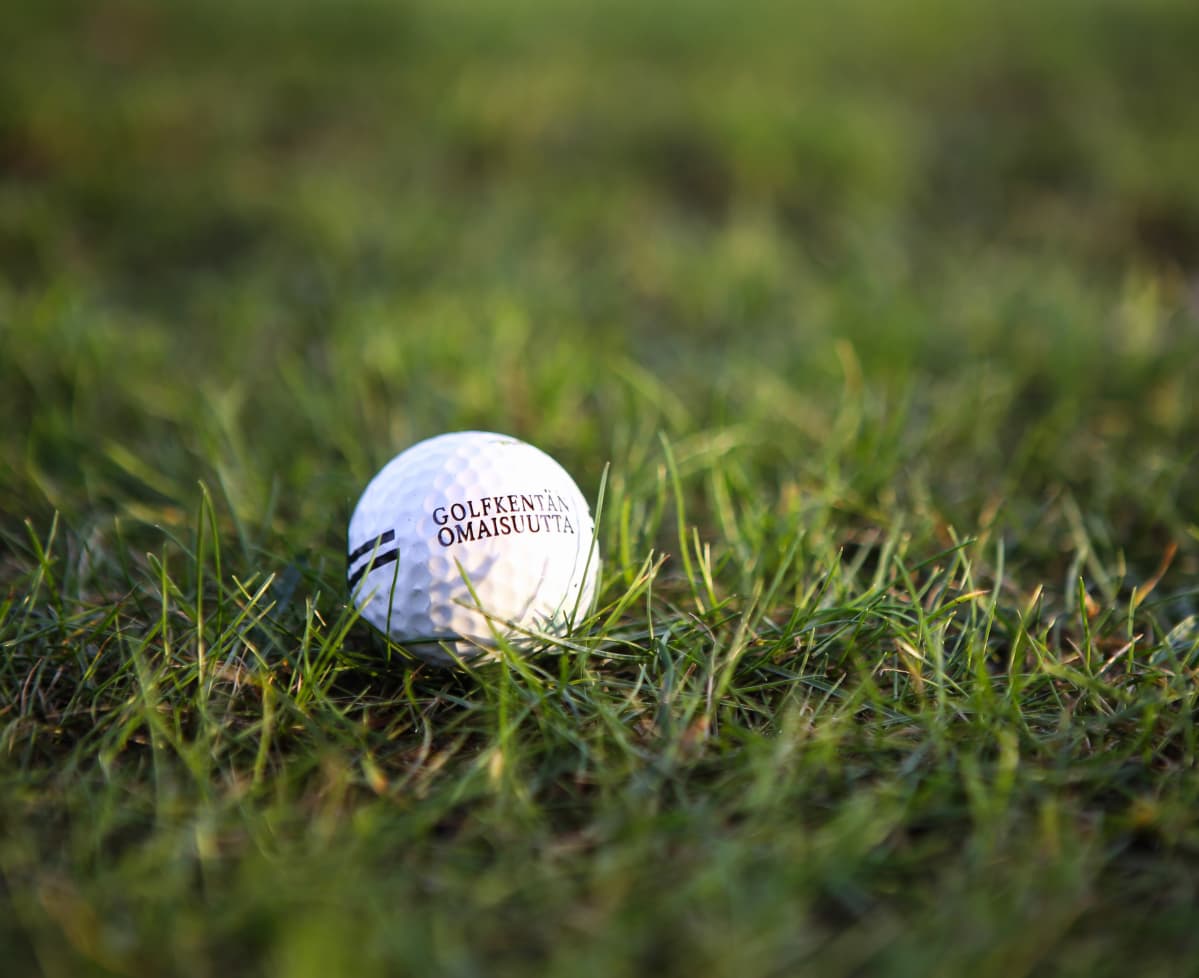 Golfpallo Salon golfkentällä tammikuussa 2020.