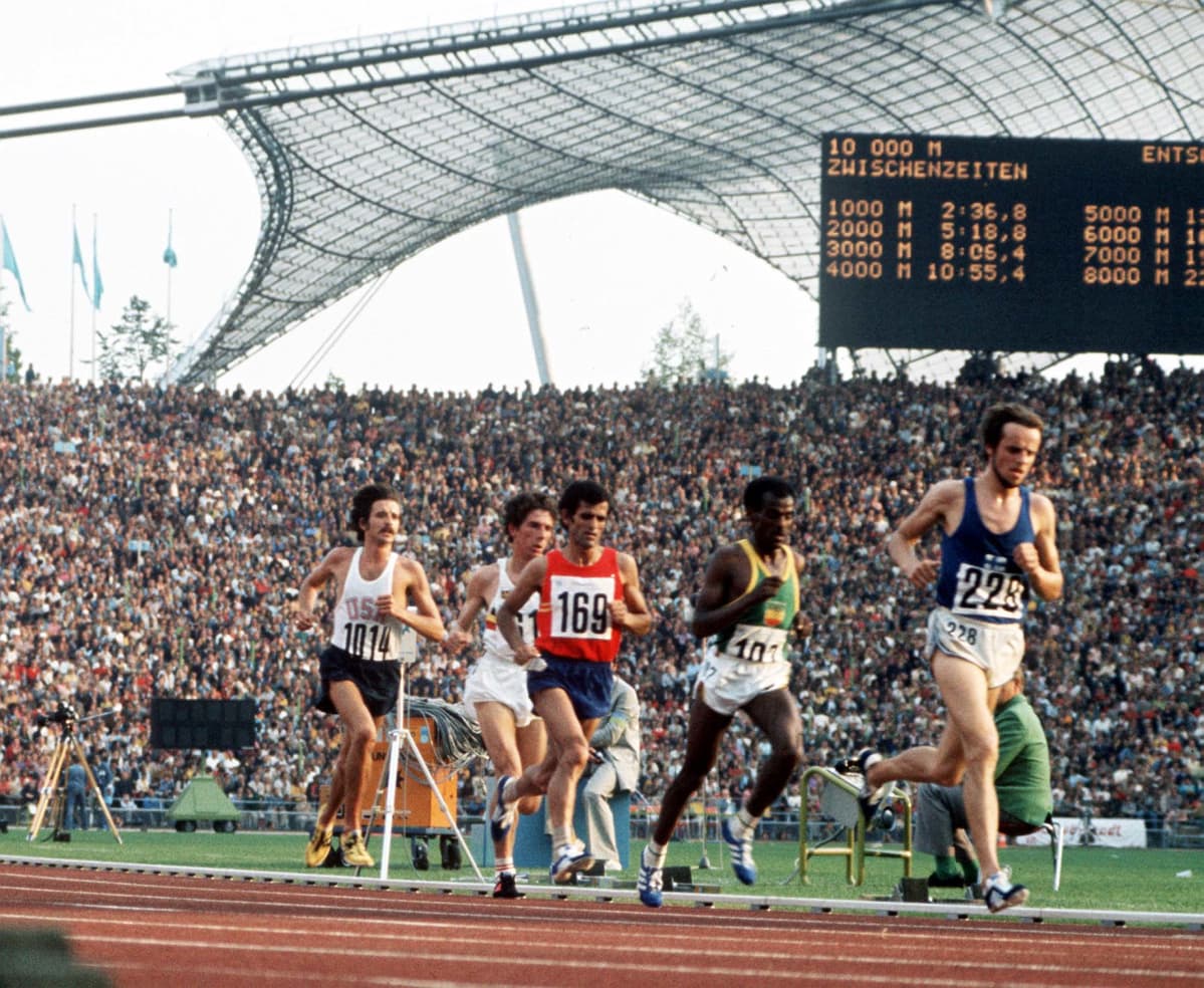 Lasse Viren veti ryhmää Münchenin olympialaisten kymppitonnilla vuonna 1972.
